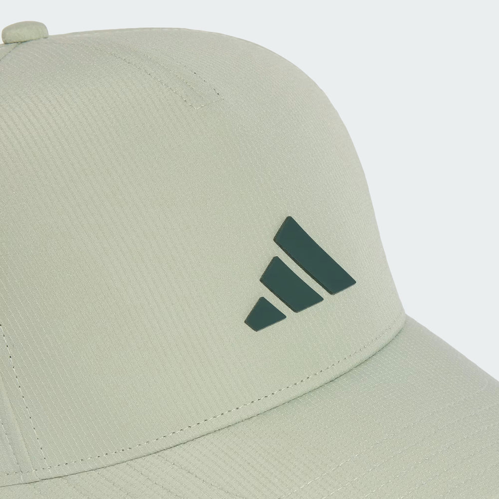 "Gorra verde CLIMACOOL para mantener tu cuerpo fresco y seco"