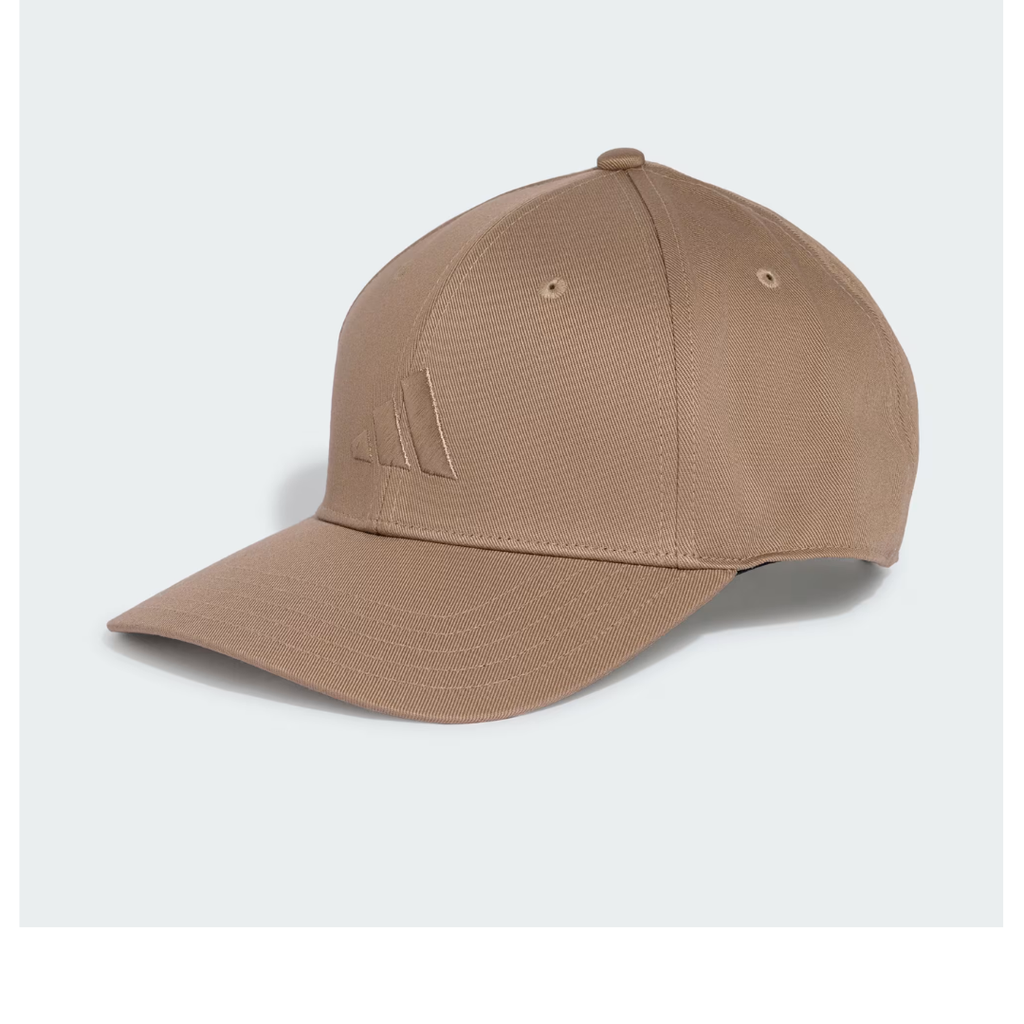 "Gorra adidas clásica color café para uso diario"