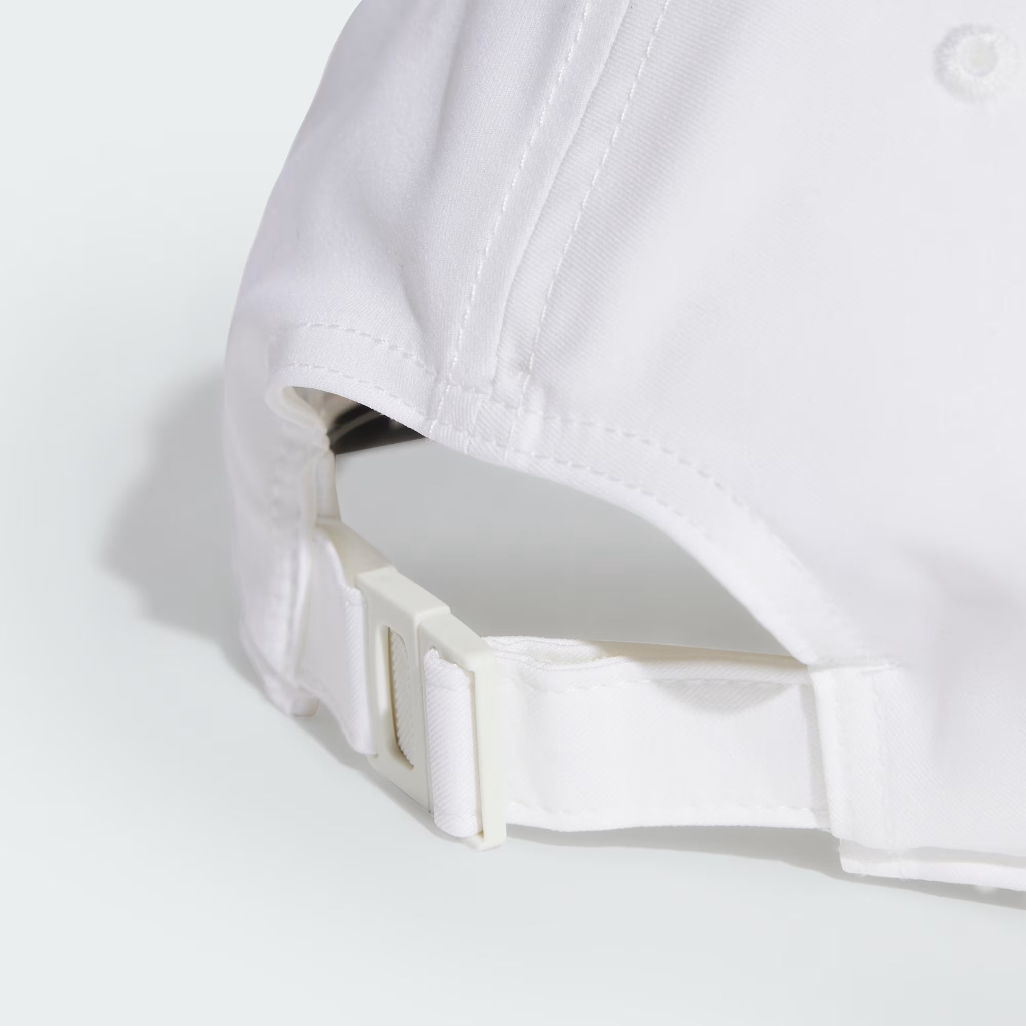 "Gorra adidas Entrenamiento Aeroready Basquetball Unisex blanca"