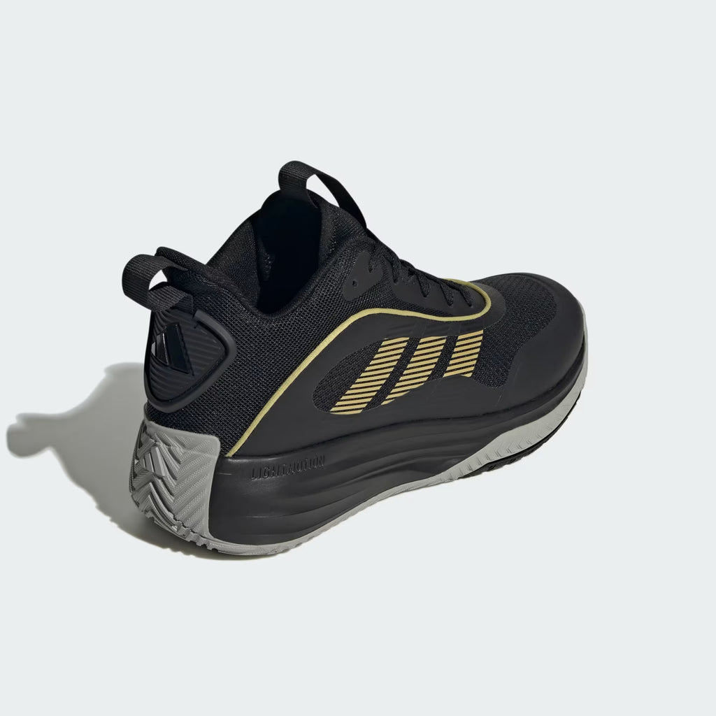 "Tenis Adidas Basquet On the game 3 negro/dorado"