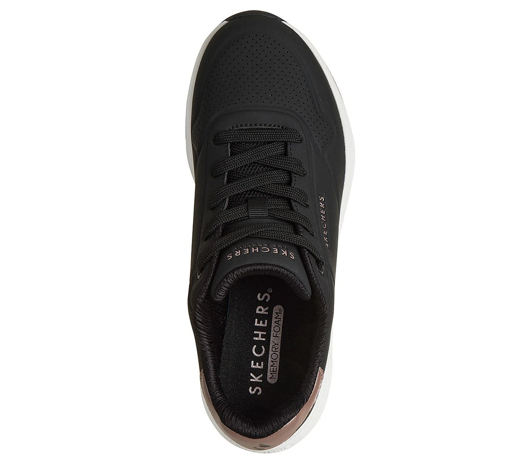 "Zapatillas Skechers Negro mujer uso diario"