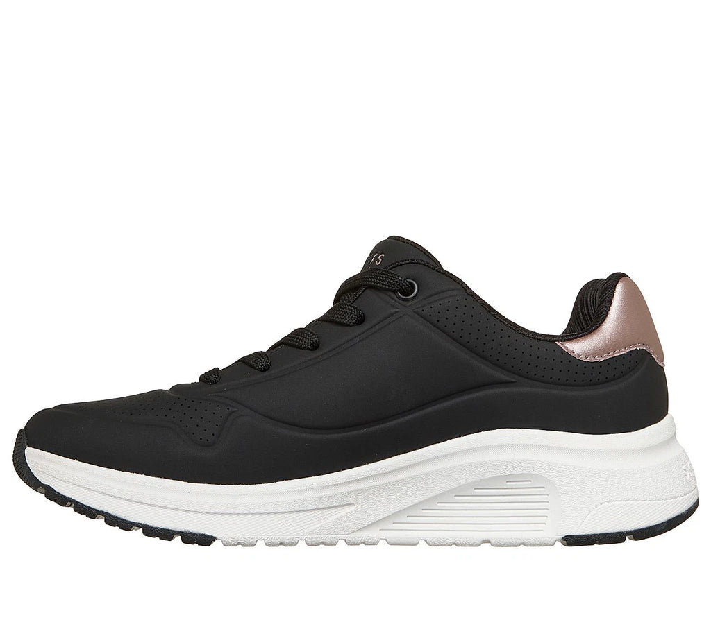 "Zapatillas Skechers Negro mujer uso diario"